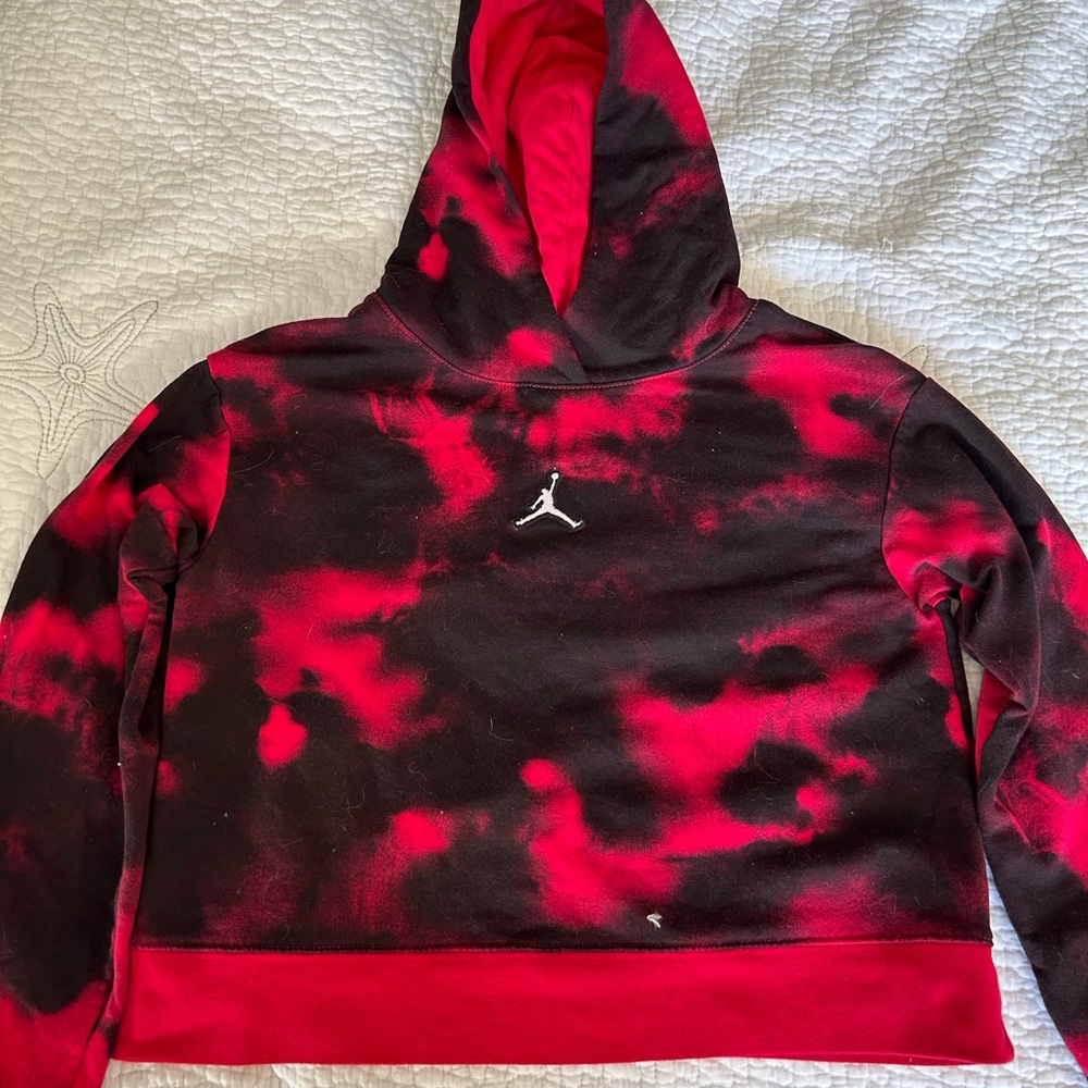 Jordan Youth Red & Black Cropped Tie-Die Hooded Sweatshirt in size M